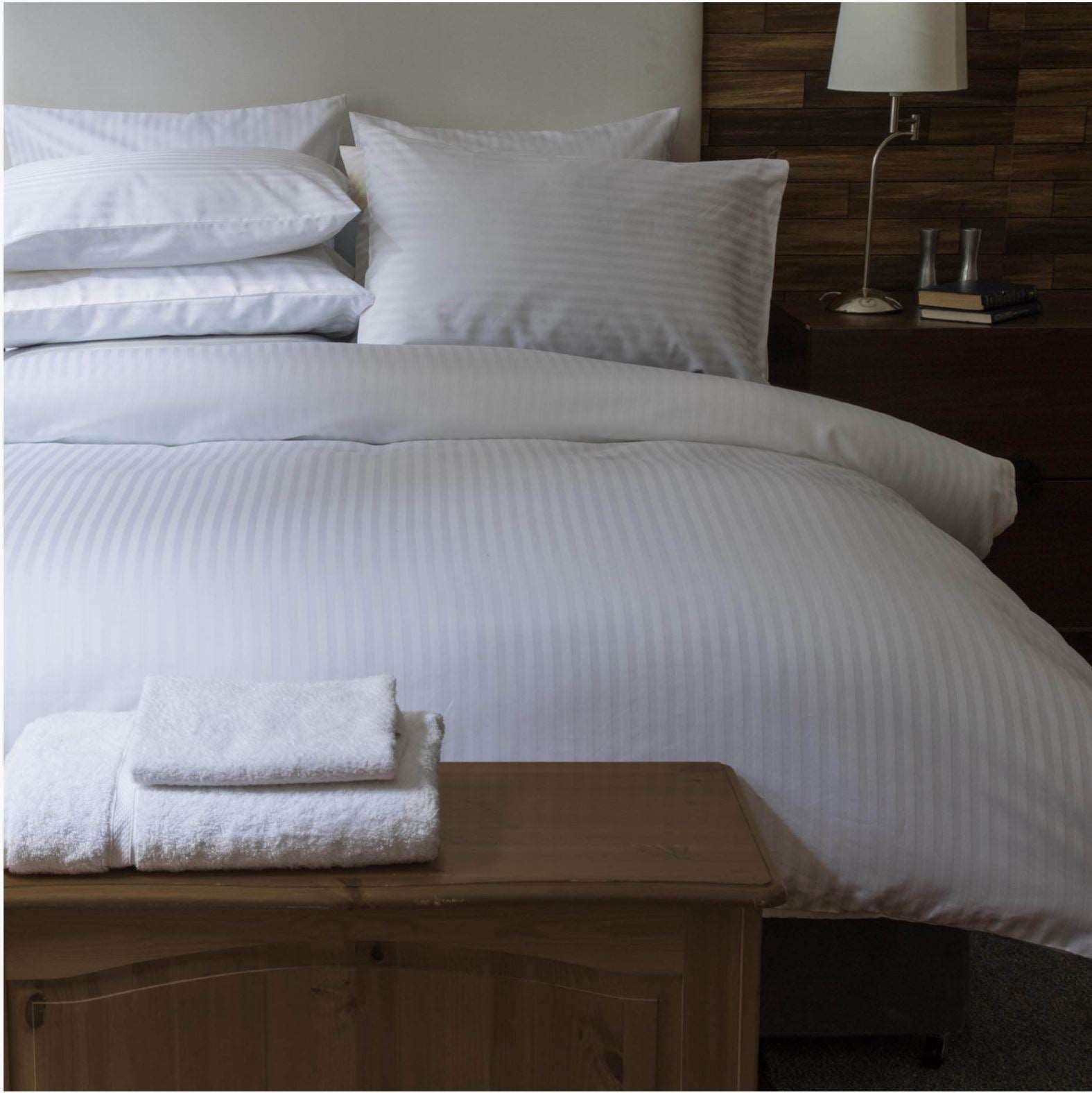 Hotel Suite 540 Count Satin Stripe Duvet Set - White