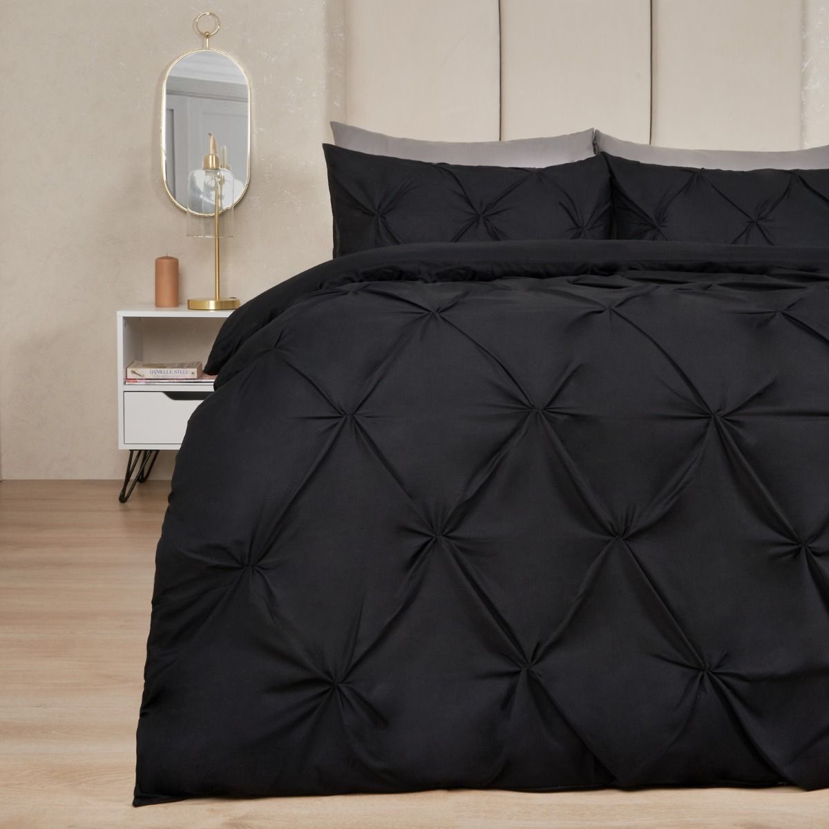 Diamond Pintuck Double Duvet Set - Black