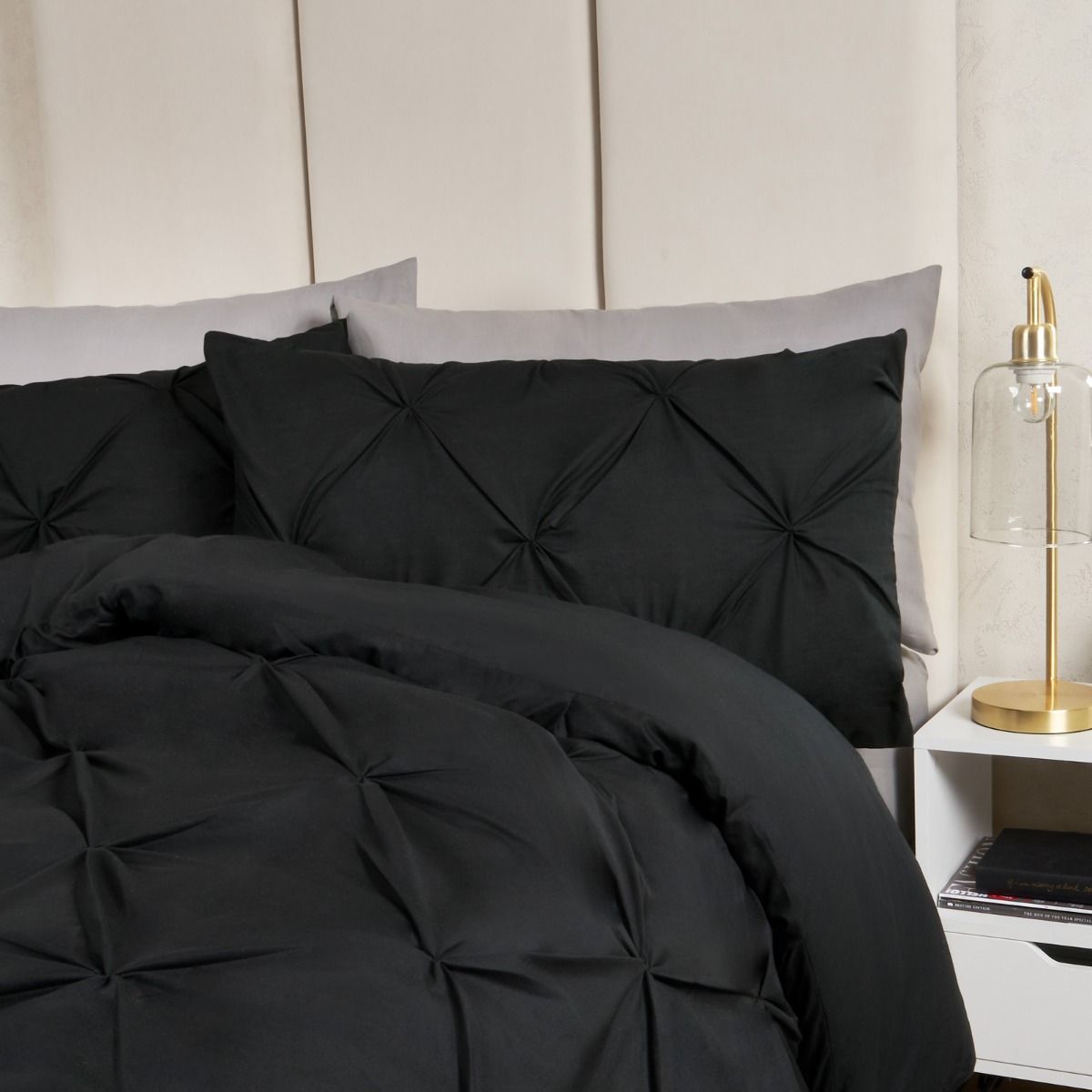 Diamond Pintuck Double Duvet Set - Black